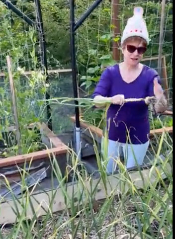 photo of Christina holding garlic